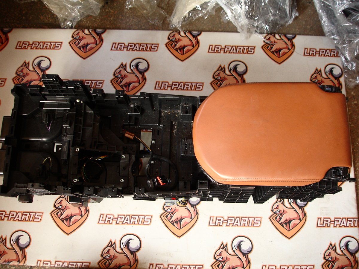 LR044748 Konsola środkowa RANGE ROVER SPORT L494 13-używana